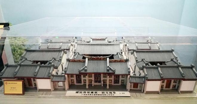汕头“英之园”强拆背后的法律与人性博弈！九游会j9入口登录新版114亿豪宅变废墟(图2)
